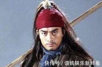 飞石&武松武艺高强,却不敢与梁山上的三人交手,每一次都选择避战