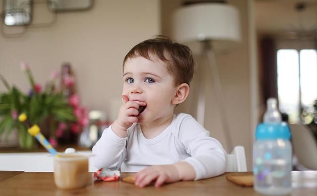 宝宝|宝宝也会失眠？这3件事情没做好 父母晚上可别想睡安稳觉