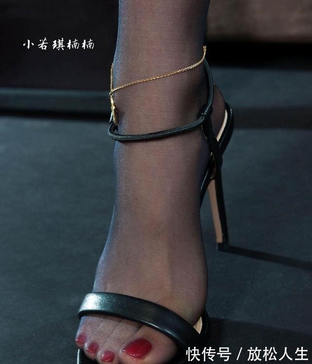 高跟鞋 细跟高跟凉鞋,为女人增添时尚清纯的美感!