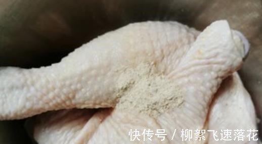鸡肉别再炖汤了,教你1道“葱油鸡”,鸡肉嫩滑多汁,鲜香下饭!