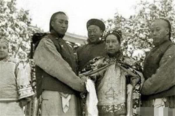 时向|慈禧出逃时向乔家借10万白银,慈禧:要什么赏?乔家:只要4个字!