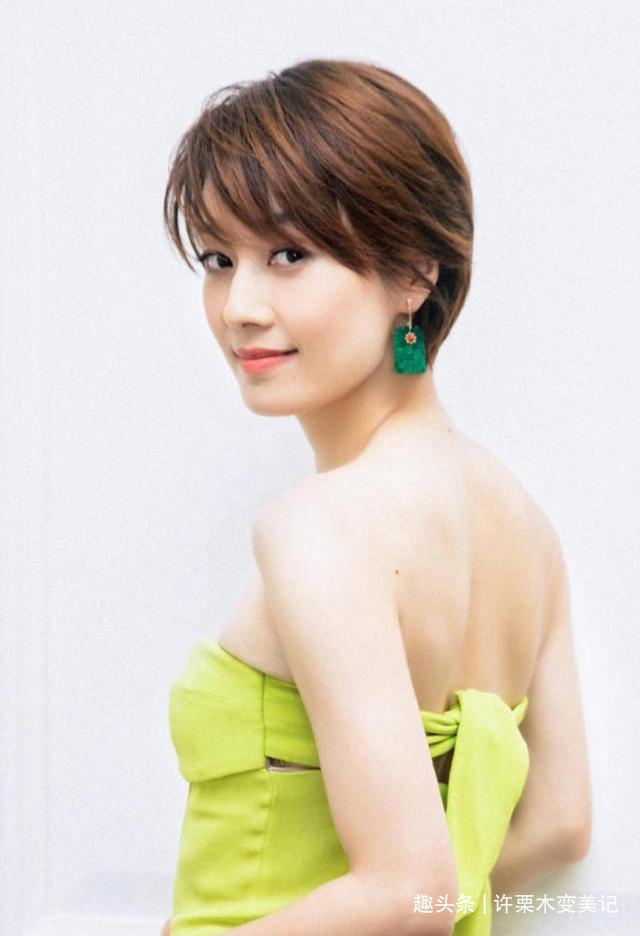 马尾 50岁女人别再留齐刘海了,今年流行5种“发型”,显脸小不挑人