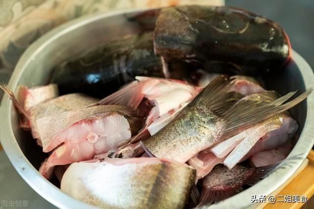 不管炖什么鱼，牢记3个去腥小技巧，去腥增香，比饭店的味道还好