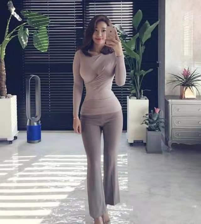 黄嘉欣|33岁宝妈热爱健身,马甲线迷人有型,运动是关键