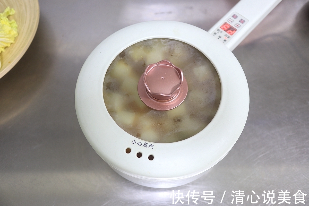 鲜香四溢的娃娃菜炖豆腐，制作简单，营养均衡！