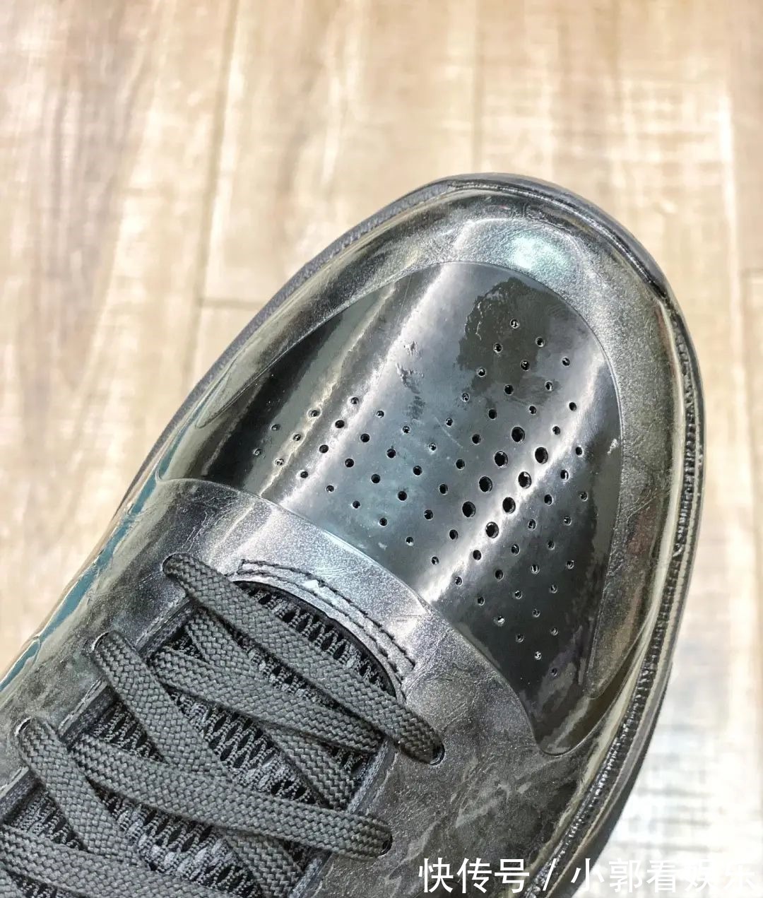 a23 致敬科比!耐克Zoom Kobe 5黑武士开箱,简直帅呆了!