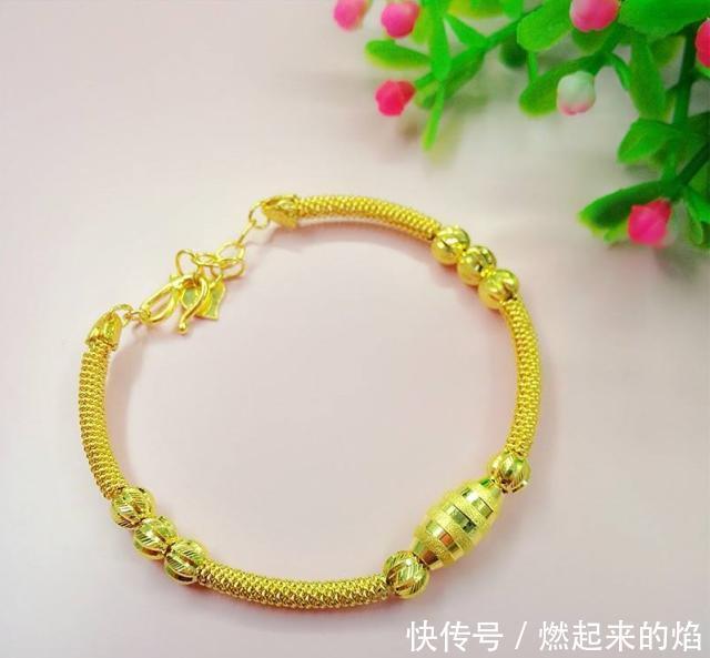 手链|简单洋气又百搭的“金饰”,戴上高级感满满,年轻人佩戴也很时髦