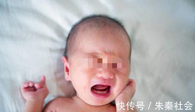 醒来|为什么宝宝吃完母乳就睡，放下不到五分钟就醒了？原因很暖心