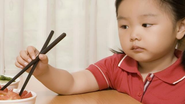 可欣|孩子出现“5反常”,说明脾胃已经要垮了,医生:2招强脾清积食