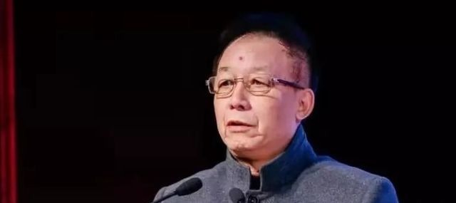 出息|易中天讲曹操时为何说:但凡小时候老实的孩子,长大后都没出息?