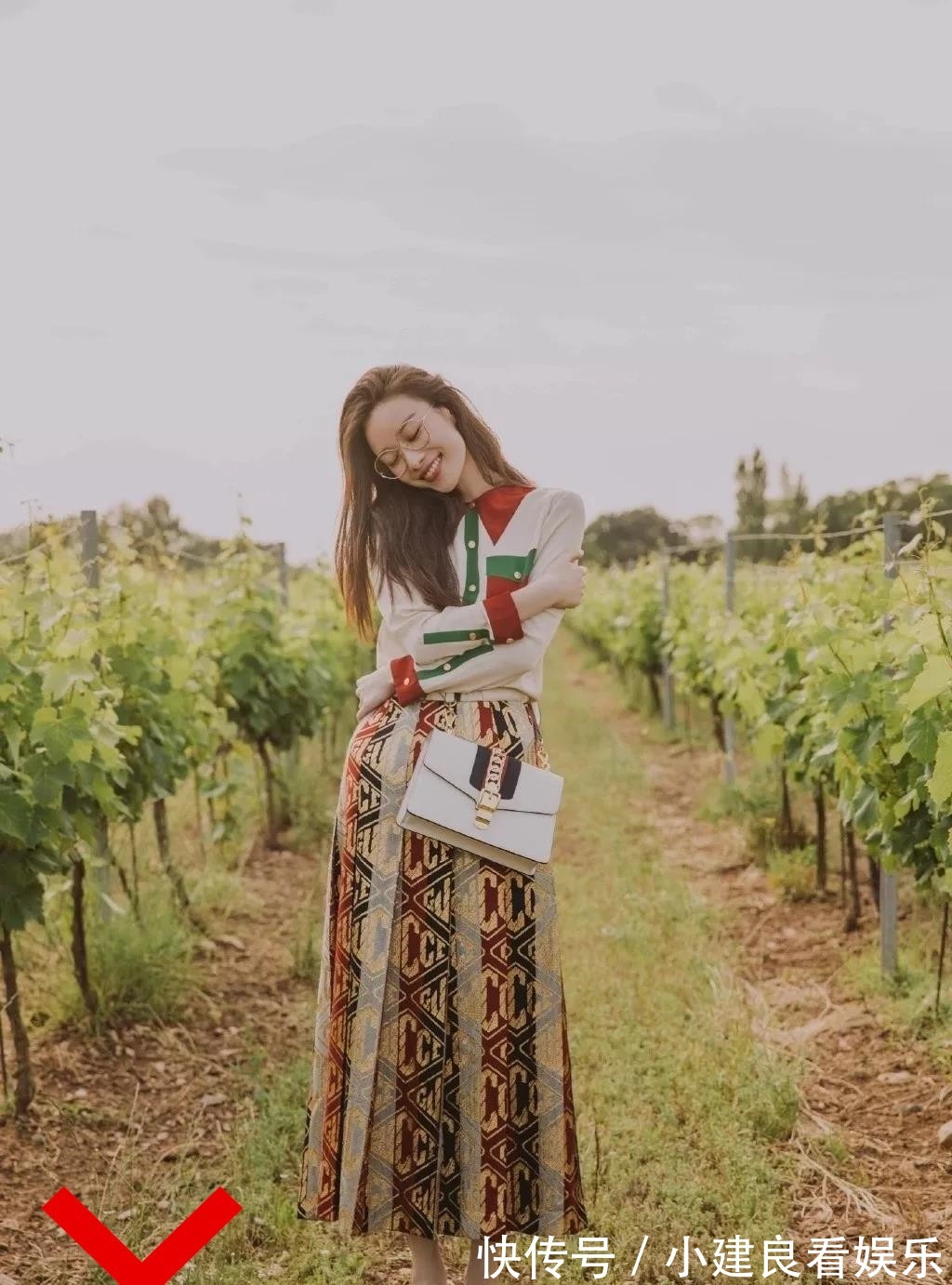 小姐姐|今夏,衬衫+半身裙才最“合拍”,青春又时尚,小个子都爱了