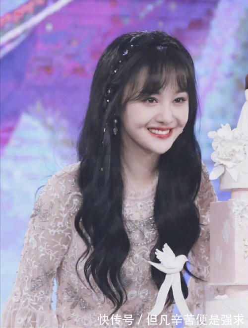 过时|丸子头早就过时了,今年最流行的是“公主辫”,优雅气质全靠它