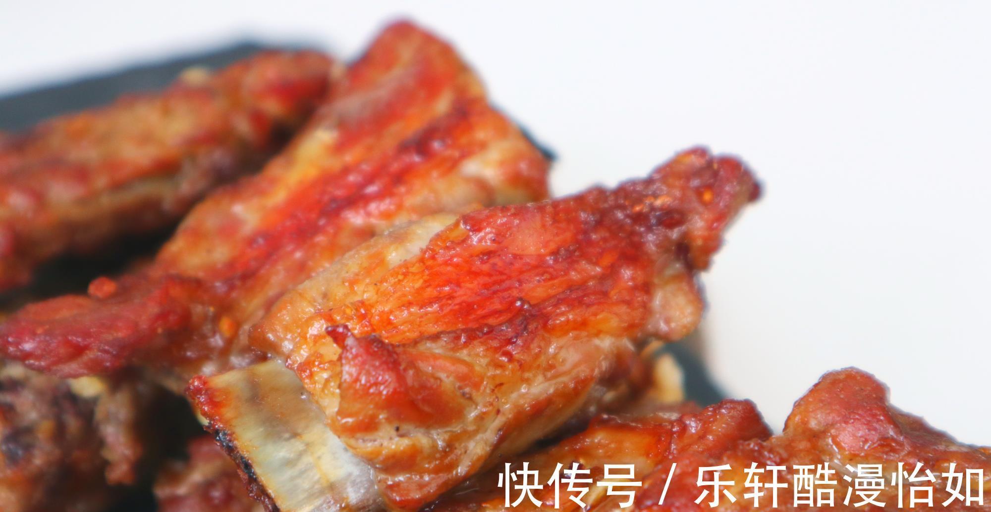 羊脊骨|花了两小时烤的排骨，一出烤箱就抢光，外焦里嫩真馋人，做法简单