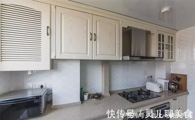 收纳|以后厨房装修,统统让师傅在吊柜下再挂个隔板,谁用谁知太好用了