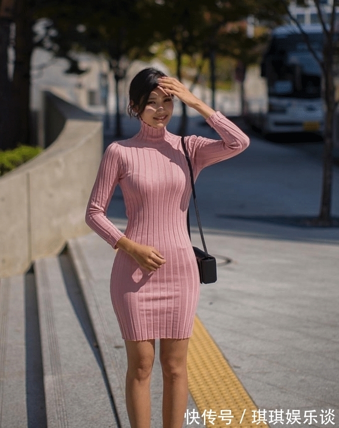 迷人 针织包臀裙展示凹凸迷人身姿,散发迷人成熟气质!