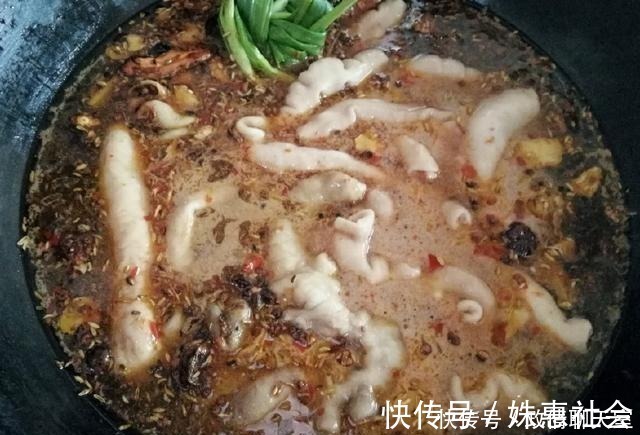 爱吃肥肠的一定要收藏,在家简单一做,美味又好吃