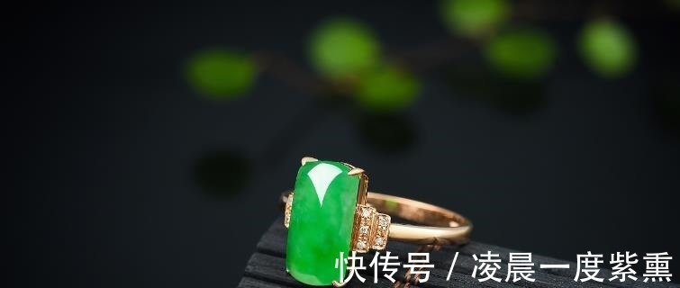 翡翠&女性如何挑选翡翠戒指,才能提升自己气质内行人给出三种见解
