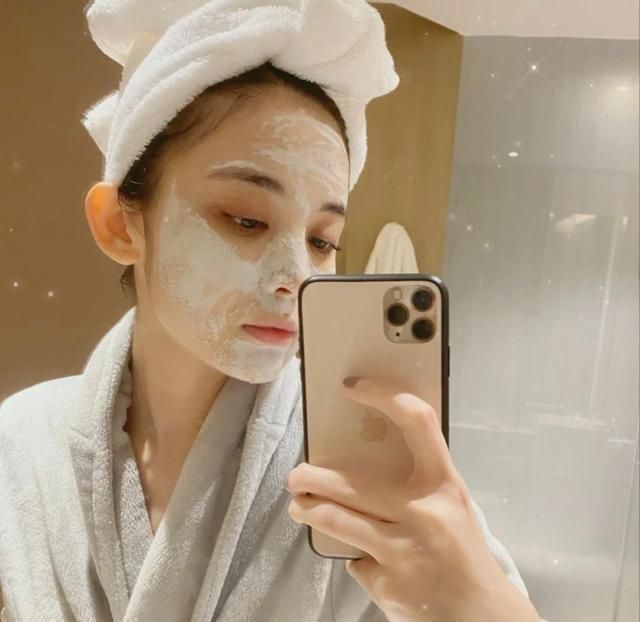 女生一定要知道的“护肤常识”!水乳3个月内用完,面膜要躺着敷