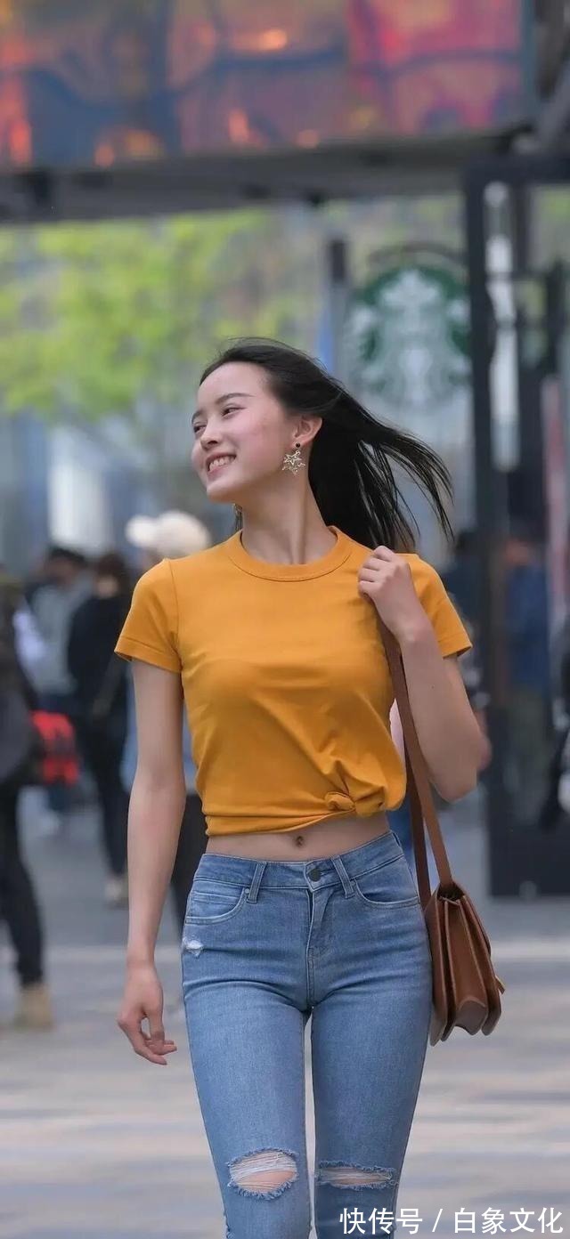 破洞牛仔裤 多肉女生就穿打底裤,“收胯提臀”尽显腰身,修饰身材,展现自己