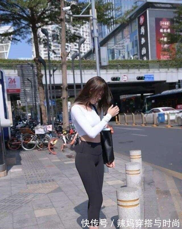 比基尼 用时尚打底裤穿出高贵冷艳风,跟头发的颜色交相辉映,简单实用!