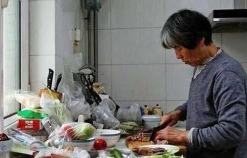 宝妈|“新型啃老”正在来袭,比“旧型啃老”更可恨老人反夸子女孝顺