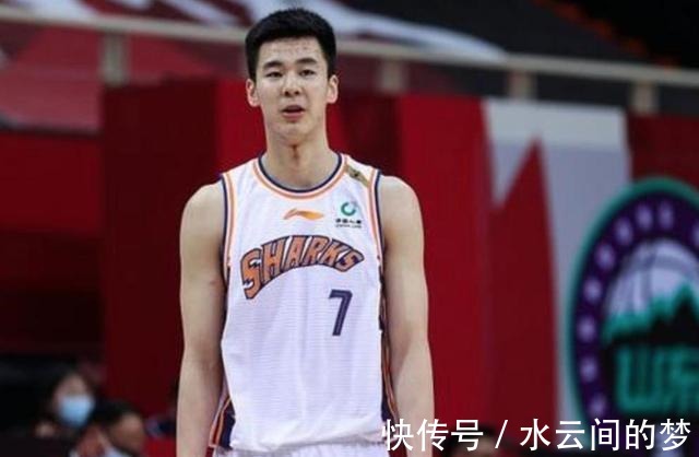 助攻|一年級贏得李春江信任!上場時間比郭昊文多!他是男籃后衛接班人