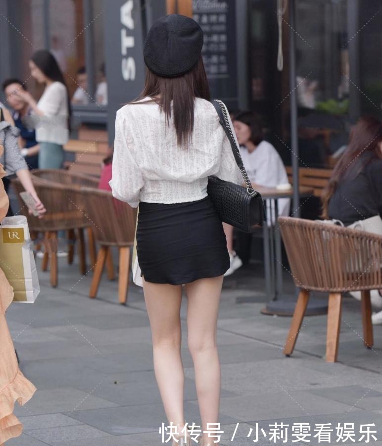 白色花纹上衣搭配裙子,优雅又温柔,独特时髦