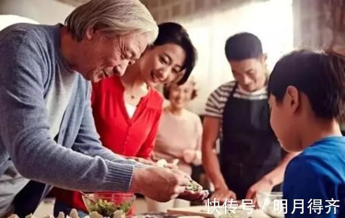 小李|新年我给父母1万块,孩子收到压岁钱却大哭,我们没吃饭就走了
