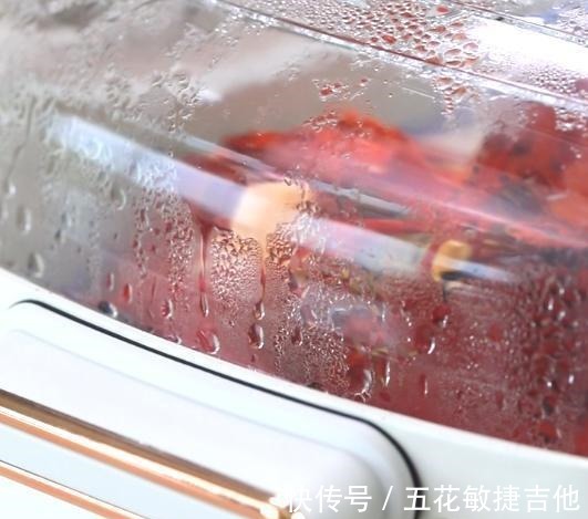 蒜蓉粉丝|蒜蓉粉丝蒸波士顿龙虾,孩子吵着要自己动手,幸好蒸龙虾并不复杂!