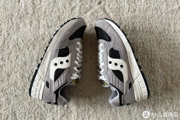 鞋带|Sneaker 篇一百二十二：Saucony Jazz Court RFG环保鞋与其他两双鞋开箱