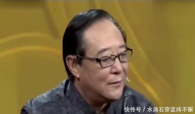 大姐自称拿的是清代皇室鱼缸,专家用力砸一拳后,瞬间脸色大变!