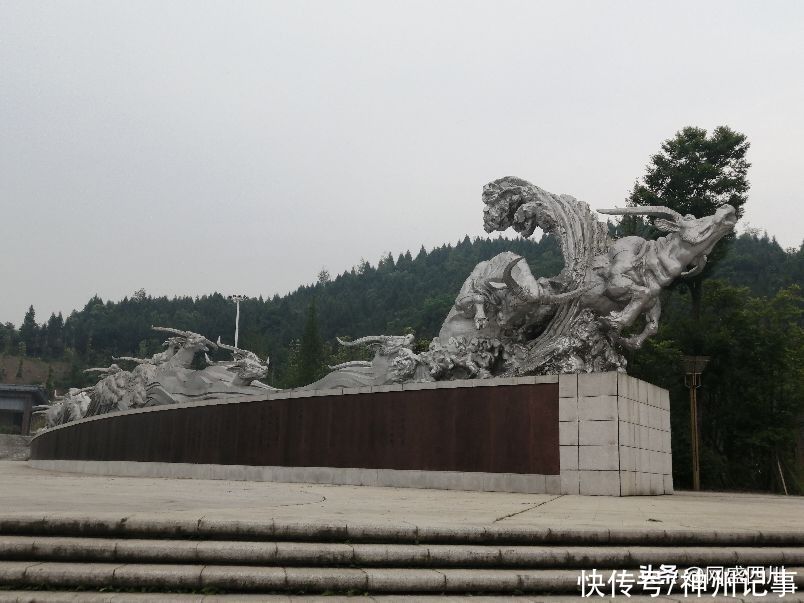 蓬安|逛游百牛赞歌广场，这里风景独好