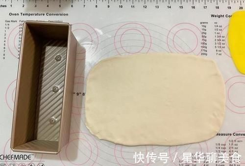 松软的面包体与丰富馅心让人欲罢不能，而且做法超简单，新手快学