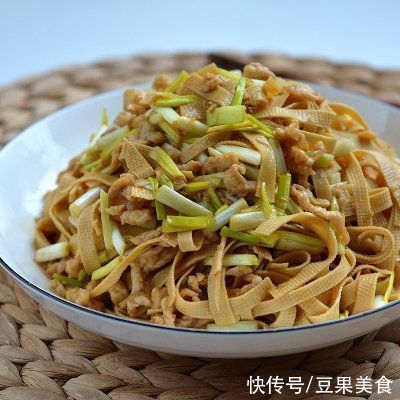 肉丝蒜黄炒豆腐丝