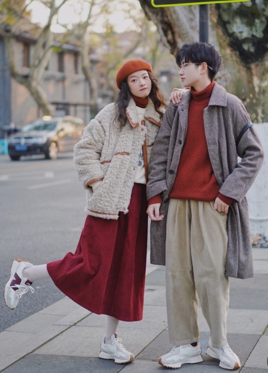 半身裙|冬天穿衣没思路?看看这5组情侣默契穿搭,高阶秀恩爱