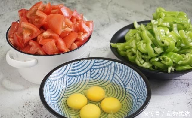 一家三口的家常晚餐,10块钱做一大桌,朋友说你家老公女儿真幸福