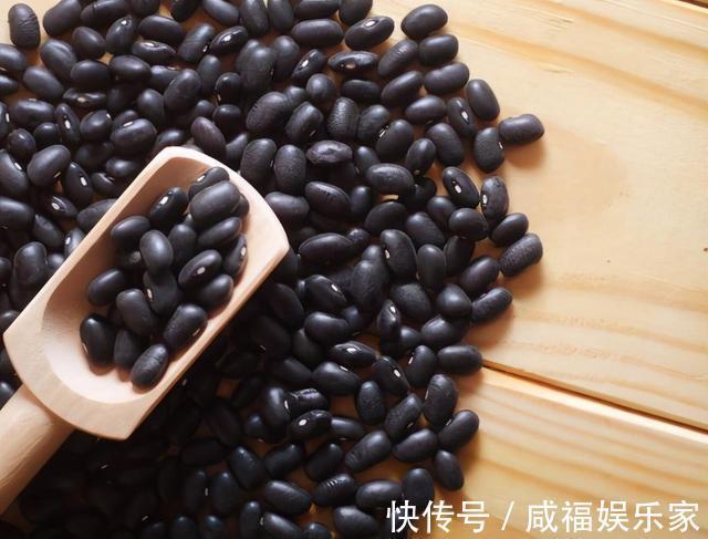 家常|天冷我家常吃黑豆,用醋泡一泡,每天吃5颗,补充蛋白质和维生素