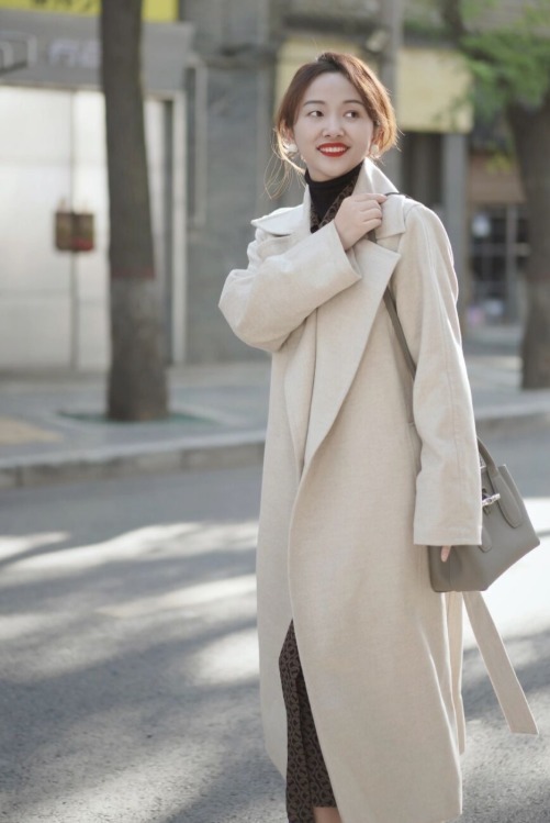 时髦 小个子女生穿大衣掌握这4点精髓,显高显瘦又时髦,美得高级