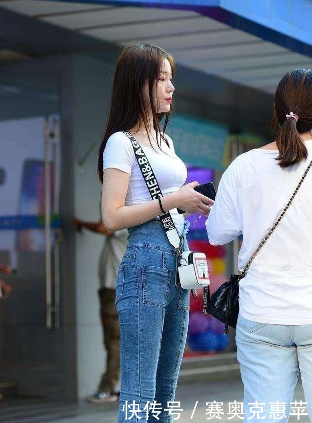凉快 穿着紧身牛仔裤的小妹妹,展现美丽曲线,清新自然