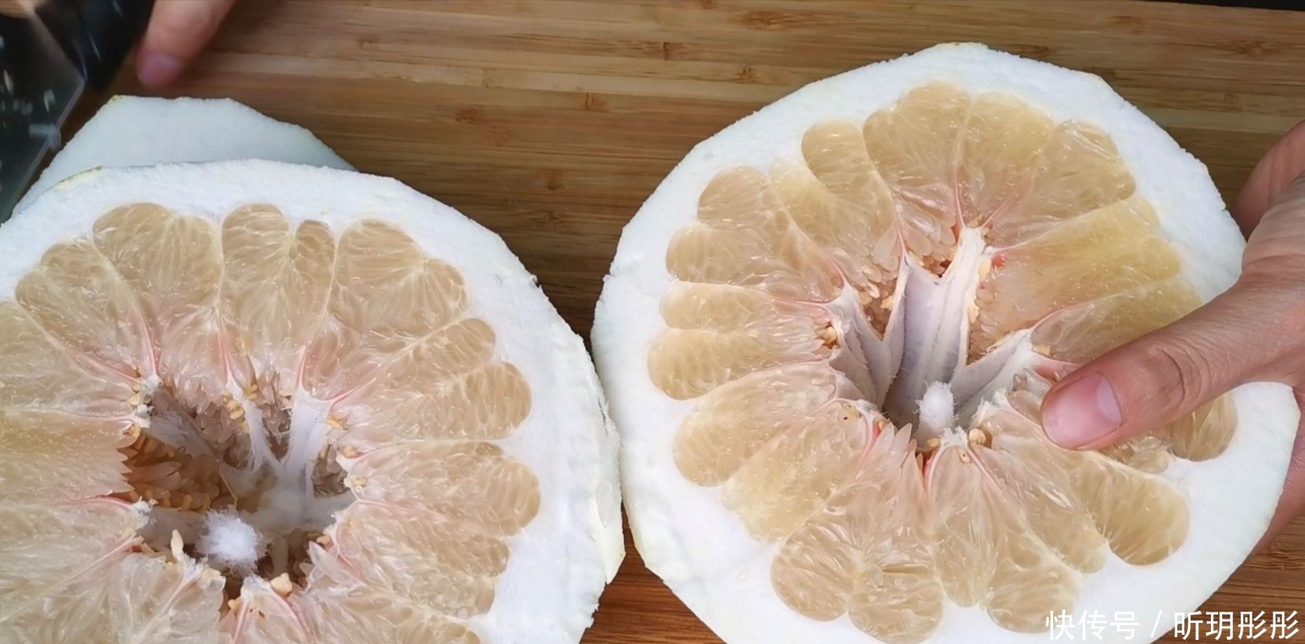 做成|柚子皮不要扔了,做成蜂蜜柚子茶太美味,酸甜可口,吃半年不坏