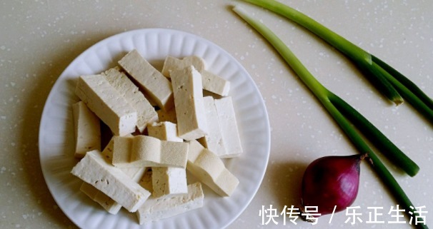 煎豆腐|家庭版葱烧豆腐，制作简单，美味可口
