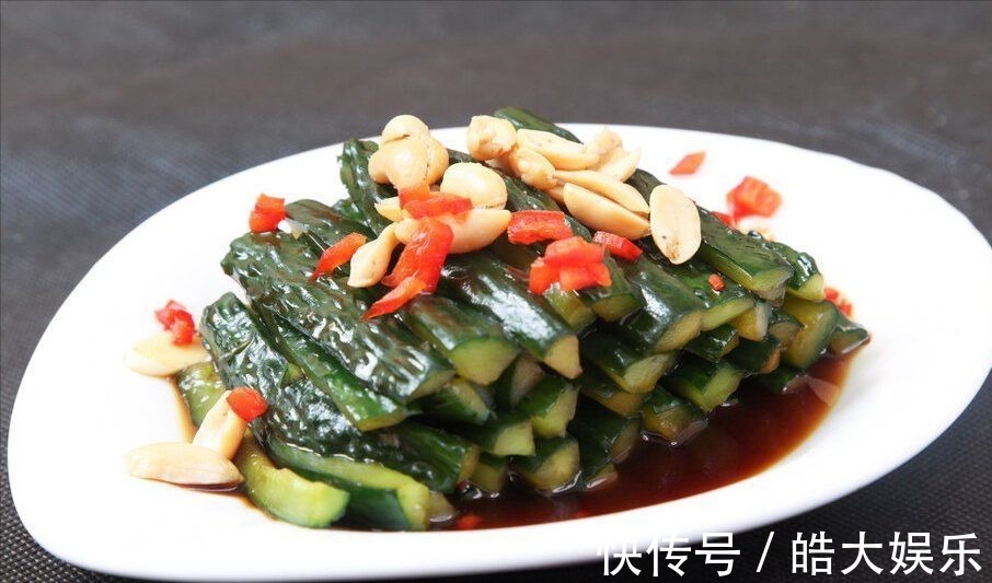 腌黄瓜,不要直接加盐腌,多做1步,黄瓜爽脆又入味,当天就能吃