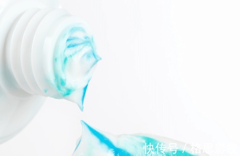 家里的金属首饰黑了，需要去店里面清洗吗？在家清理一下吧