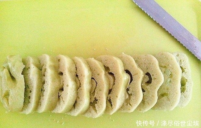 松软香甜的班兰椰香马来糕,做法详细步骤简单,配方毫无保留告您