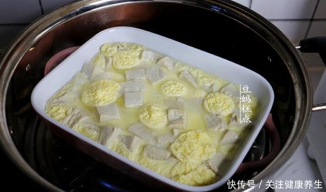 冷天,豆腐和鸡蛋一起蒸,简单又营养,孩子连吃2碗米饭