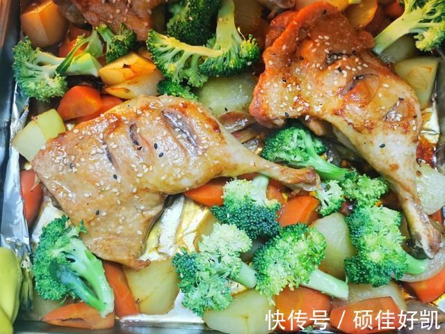 胡萝卜|家有烤箱别闲置，荤素烤一盘，一家三口吃到撑，想学不会都难