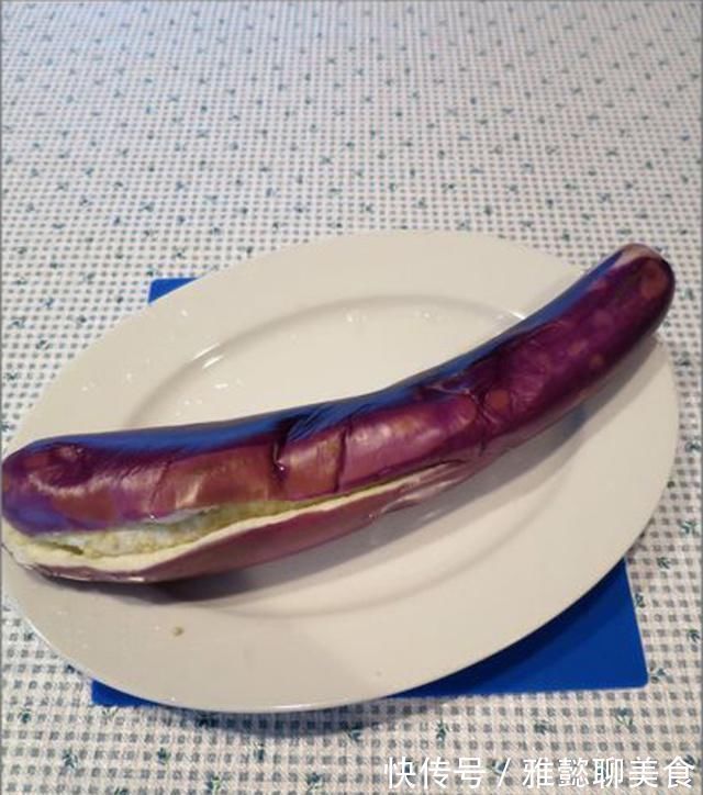 红烧|茄子别再红烧了，这样做不用一滴水，比肉还好吃，味道太香了