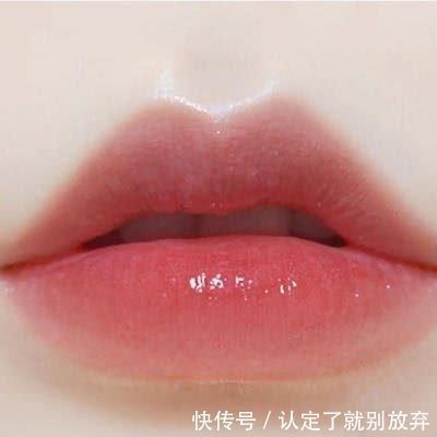 女生常对“嘴唇”做3件事,颜值会越来越高,早晚养成“果冻唇”