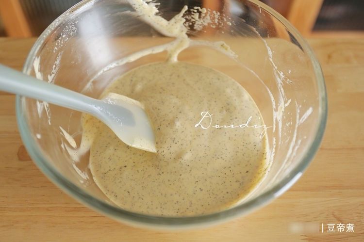 周末，给自己做个下午茶点心，红茶味小蛋糕味道真香