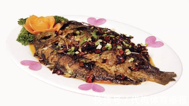 鲜香|美食湖南、经典家常菜——芹酥鲫鱼,外酥内嫩、爽脆鲜香扑面来